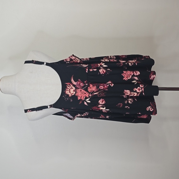 Torrid Studio Crepe Lace Up Off Shoulder Peplum Top 1X - Picture 3 of 4